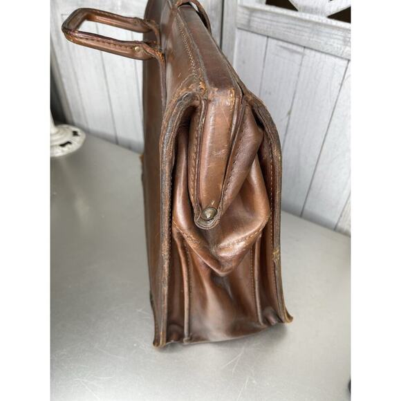 Vintage Leather Briefcase Top Handle Brown Buckle Closure Tidewater Oil Company - Picture 4 of 10